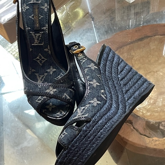 Louis Vuitton sandals 💙 - Picture 7 of 9